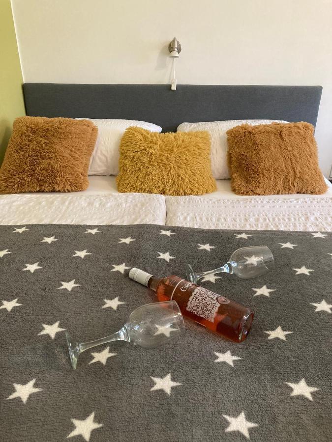 Like Apartman Eger Esterno foto