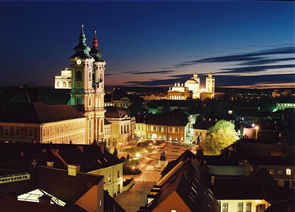 Like Apartman Eger Esterno foto