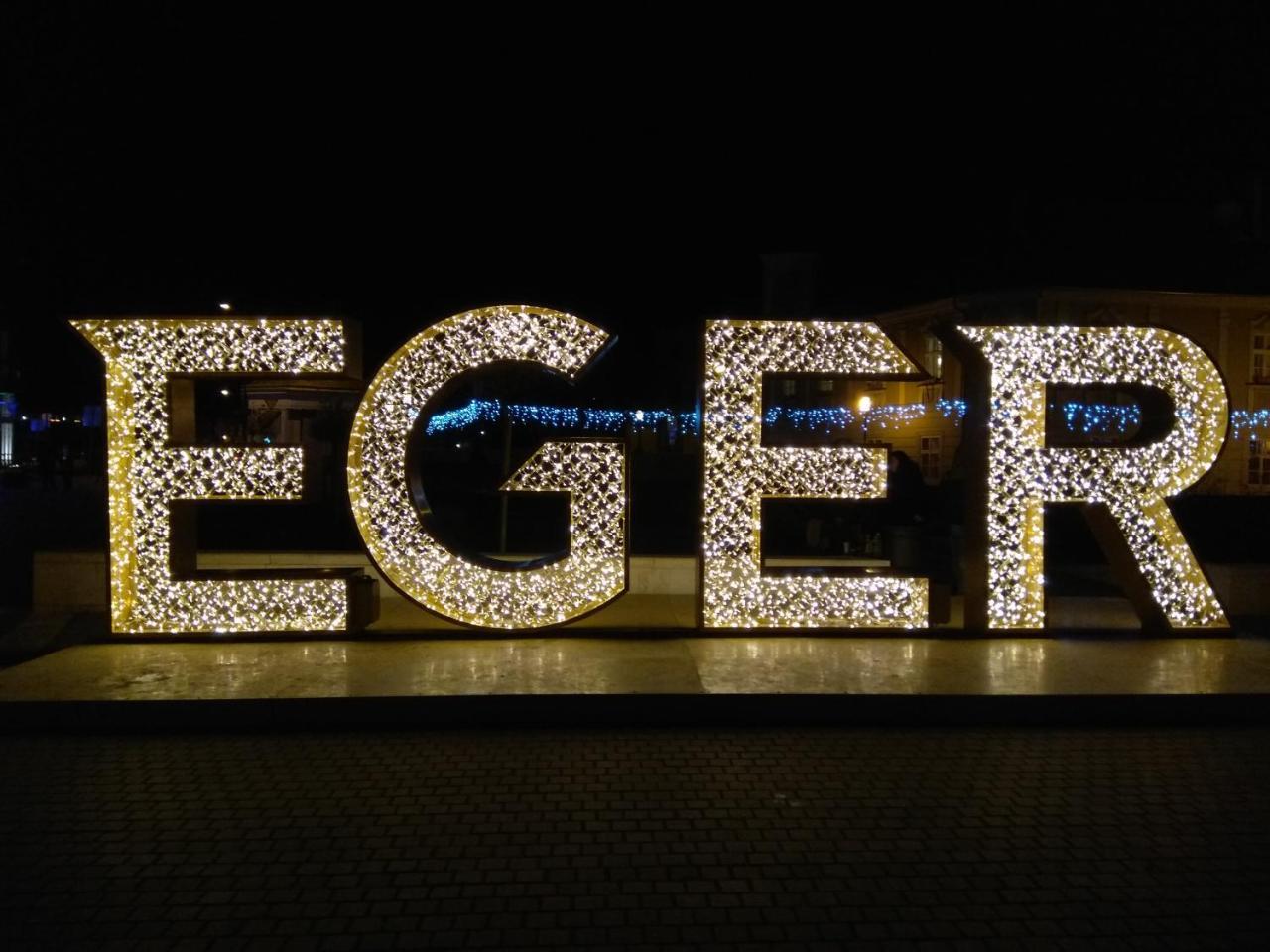 Like Apartman Eger Esterno foto